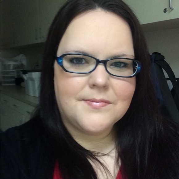 Meet your Posher, Lorea adam - Picture 3 of 6